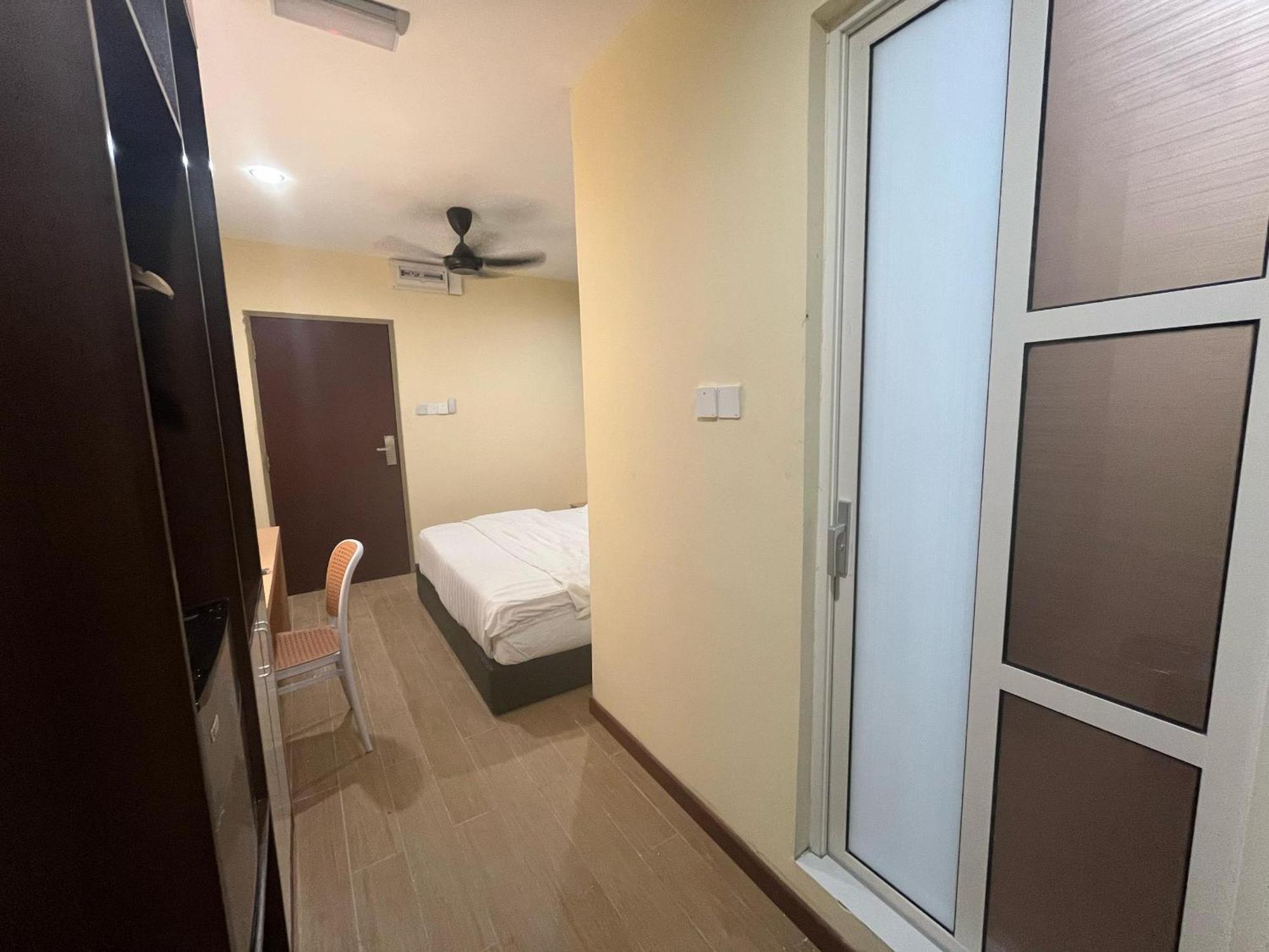 Halo Hotel Семпорна Екстериор снимка