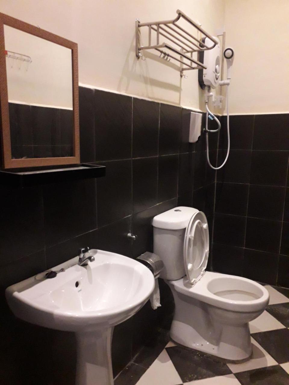 Halo Hotel Семпорна Екстериор снимка