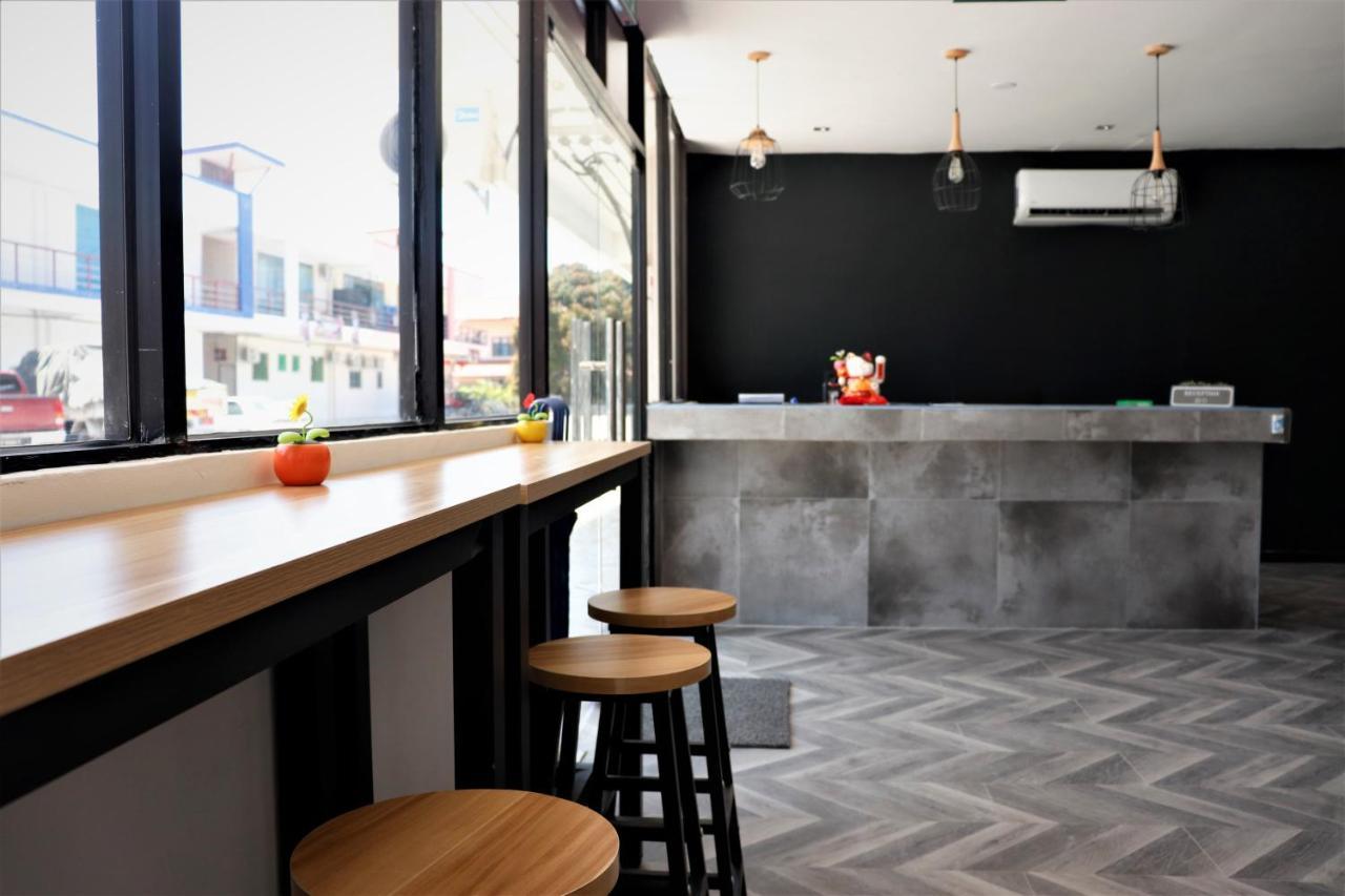 Halo Hotel Семпорна Екстериор снимка