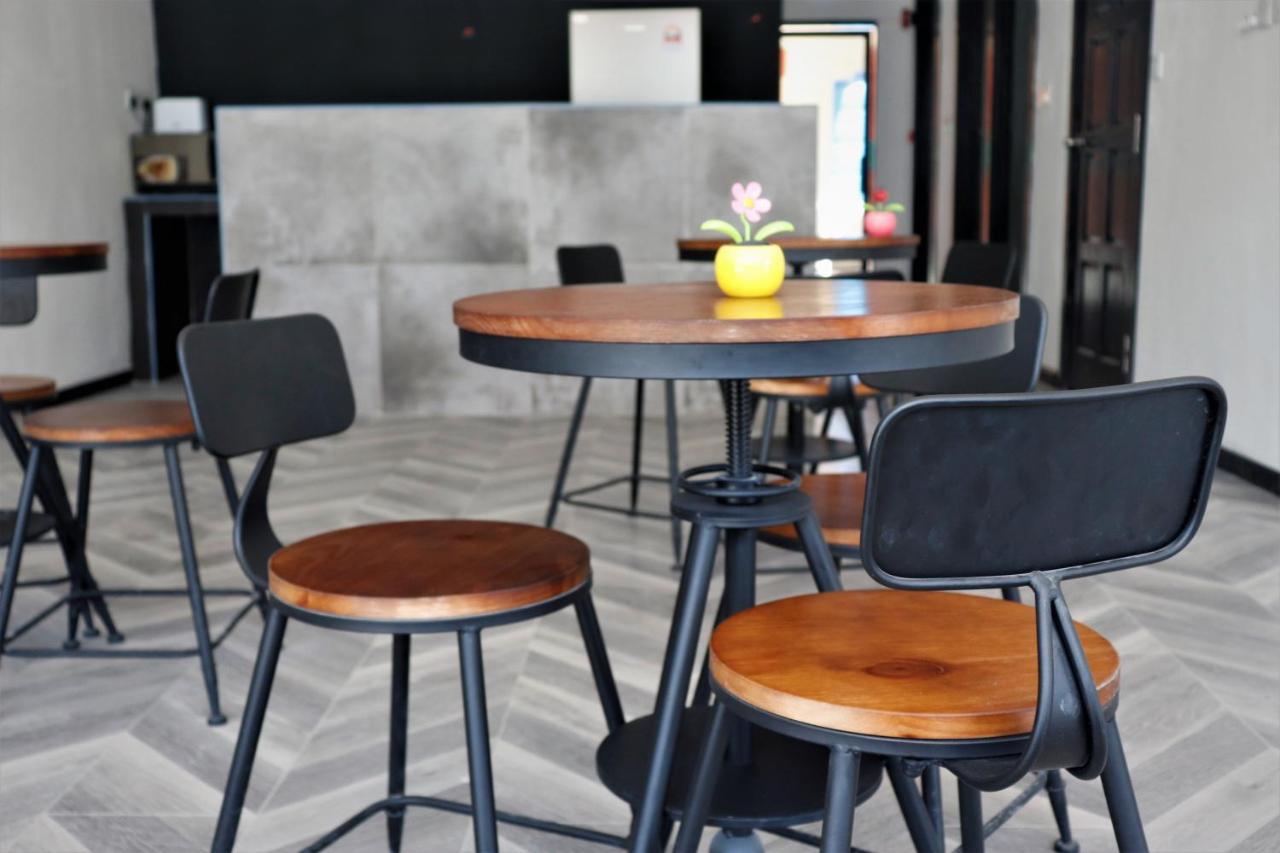 Halo Hotel Семпорна Екстериор снимка
